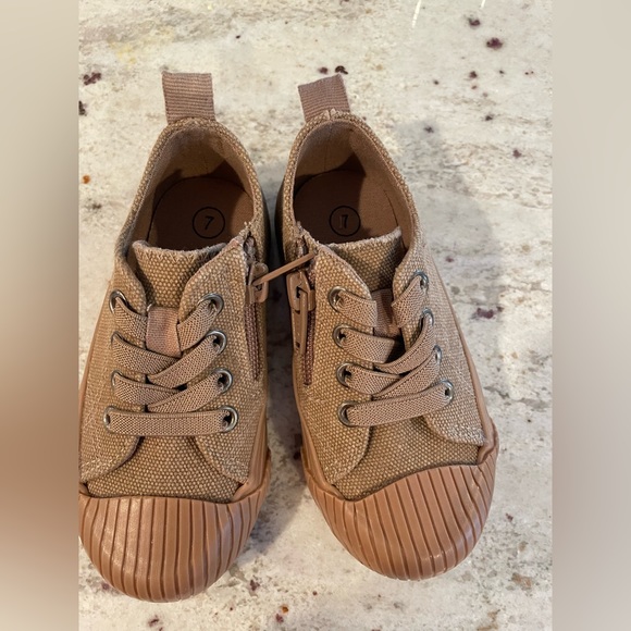 Cat & Jack Shoes Cat And Jack Size 7 Boys Shoes Tan Barely Worn